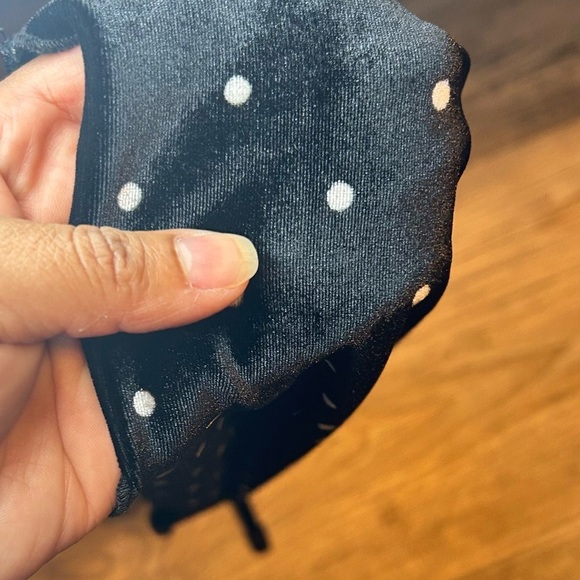 Abercrombie & Fitch Women S Black Velvet Polka Dot Lettuce Trim Crop Top - Picture 2 of 7